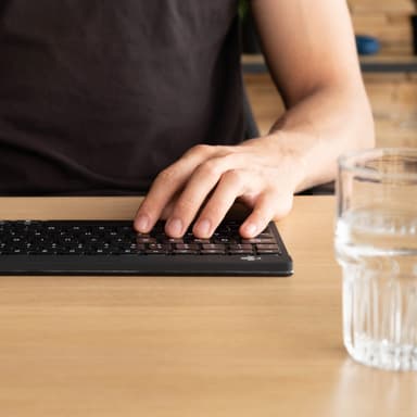 R-Go Tools Ergonomic keyboard R-Go Compact Break, compact keyboard with break software, QWERTY (UK), Bluetooth, black view 8