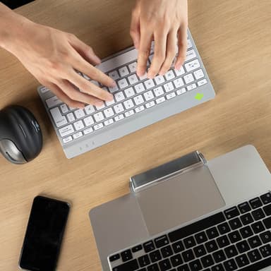 R-Go Tools Ergonomic keyboard R-Go Compact Break, compact keyboard with break software, QWERTY (UK), Bluetooth, white view 8