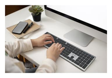 Kensington KB535 EQ Rechargeable Multi-Device Keyboard view 3