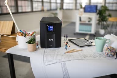 APC Smart-UPS C, Line Interactive, 1000VA, Tower, 230V, 8x IEC C13 outlets, SmartConnect port, USB and Serial communication, AVR, Graphic LCD view 6