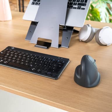 R-Go Tools Vertical mouse R-Go HE Basic, ergonomic mouse, medium (hand size ≥ 185 mm), right-handed, Bluetooth, grey view 9