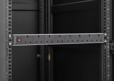 Intellinet 19" 1U PDU 7-way UK, Overload Protection, Rackmount, Power Distribution Unit, UK 3-pin outlets, 3m power cord, output view 7