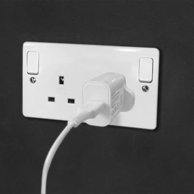Lindy 18W USB Type A Charger view 4