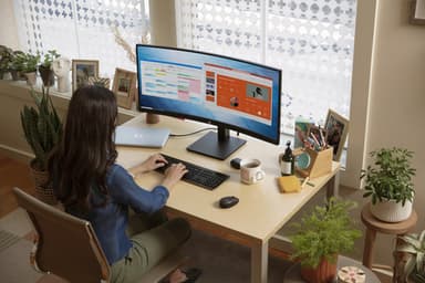 HP P34hc G4 WQHD USB-C Curved Monitor view 14
