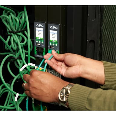 APC NetShelter Rack PDU Advanced, Switched Metered Outlet, 7.4kW, 1Phase, 230V, 32A, 332P6, 40 Outlet view 6