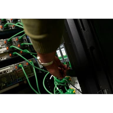 APC NetShelter Rack PDU Advanced, Metered, 3Phase, 43.5kW 400V 63A or 34.6kW 415V 60A, 42 Outlets, IEC309 view 8