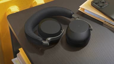 Jabra Evolve3 75 - UC Link390a (Wireless Charging Pad) - Black view 2