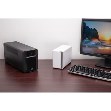 APC Easy UPS uninterruptible power supply (UPS) Line-Interactive 1.6 kVA 900 W view 4
