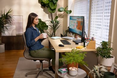 HP P34hc G4 WQHD USB-C Curved Monitor view 8