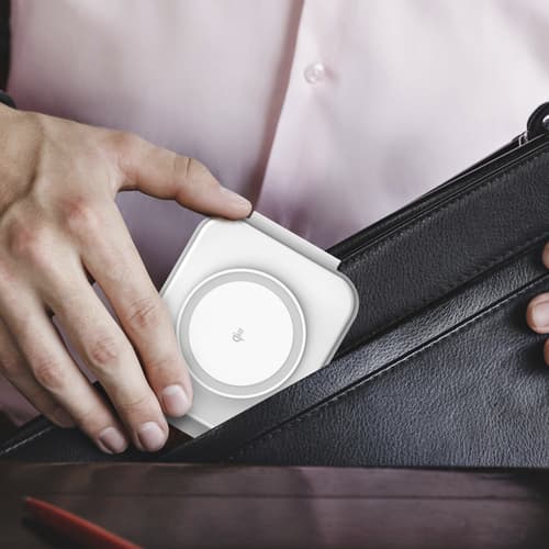 j5create Qi2 3-in-1 Magnetic Travel Wireless Charging Station