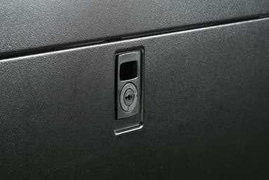APC NetShelter SX 48U Black view 7